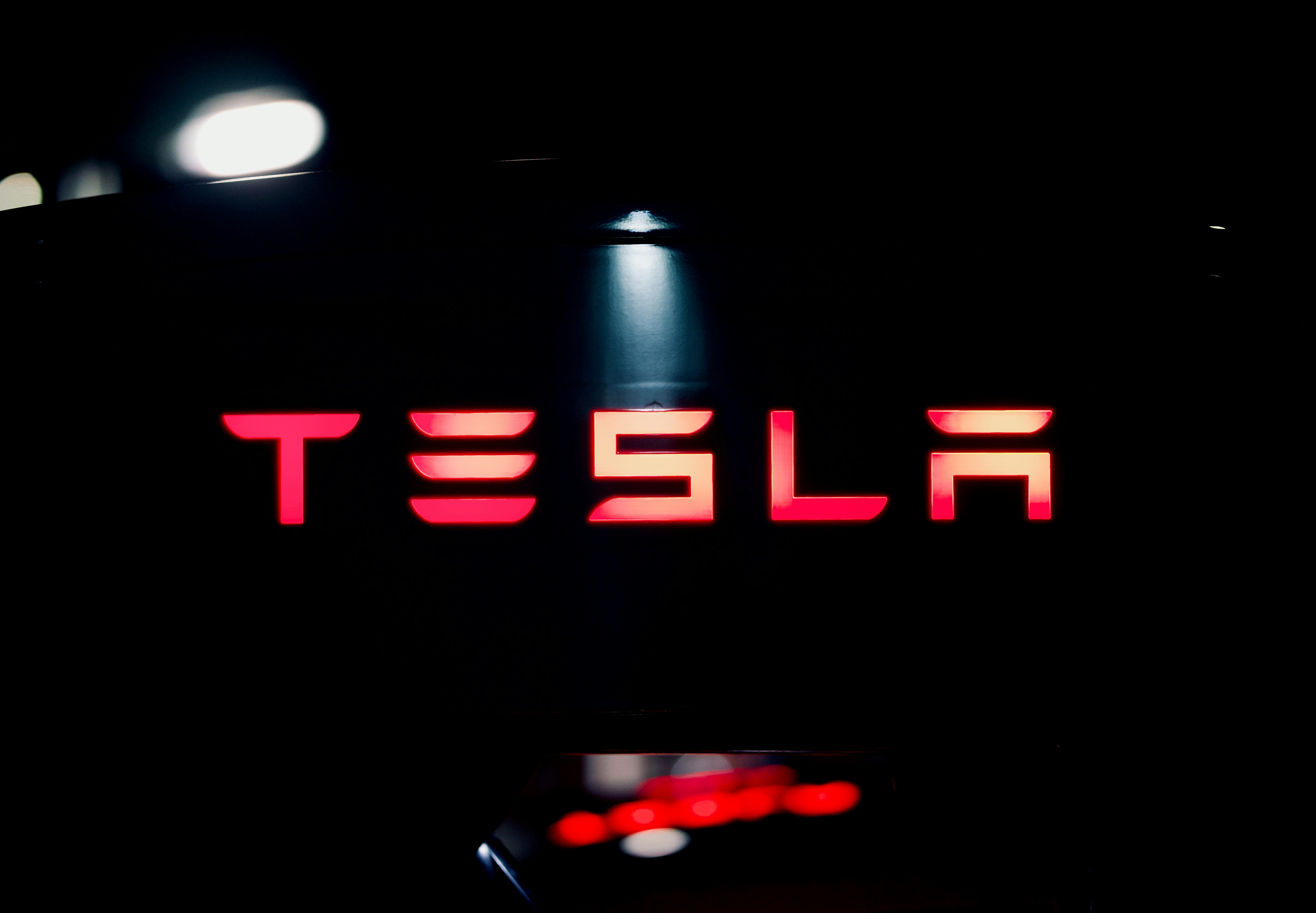 Aké výhody prinesie spoločnosti Tesla partnerstvo Elona Muska s Donaldom Trumpom?